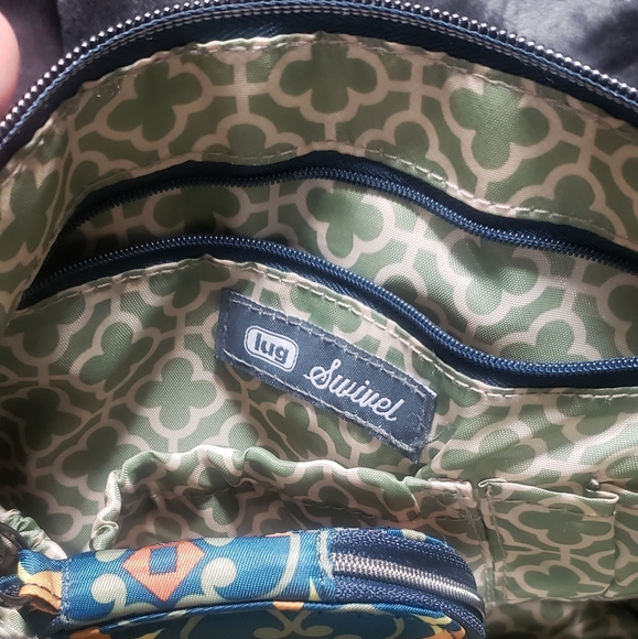 Lug crossbody - Picture 3 of 5